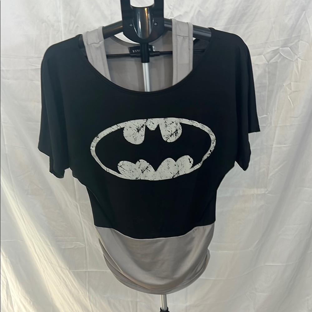 Black and Gray Cropped Graphic T-Shirt